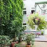 Kolo 77 Hotel